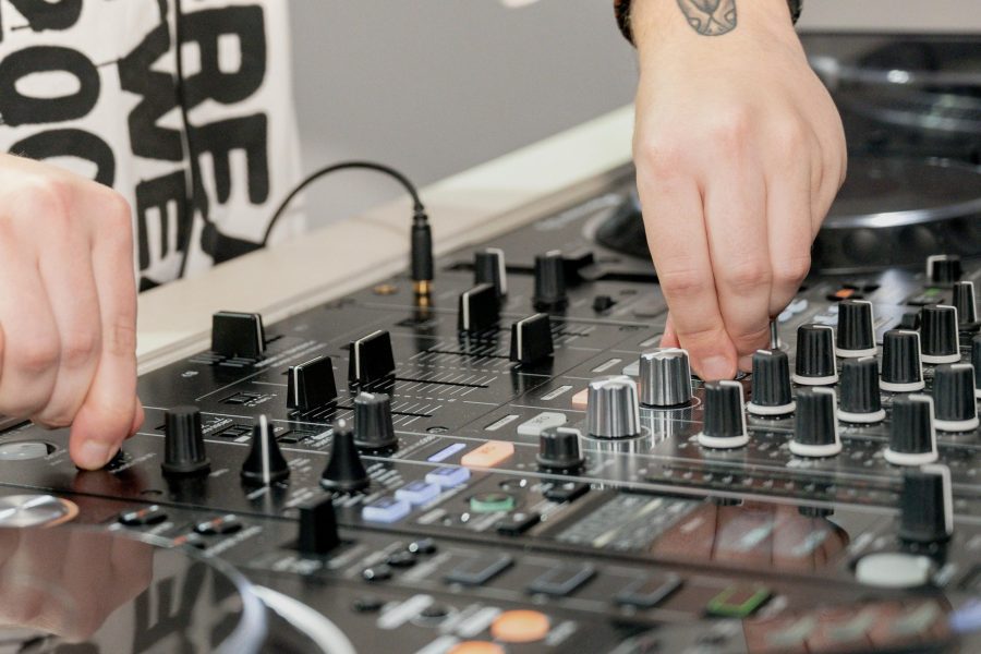 3-Hour Workshop: Learn how to become DJ